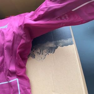 Brand New women’s Altra Packable half zip Jacket color:Magenta  Size: Small